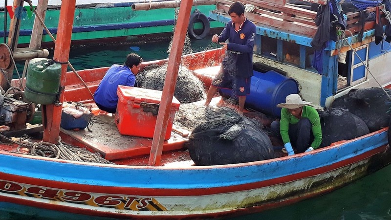 ra khơi đón tết